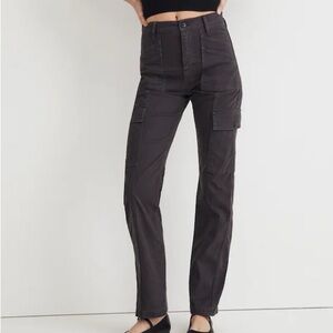 Madewell Garment Dyed 90's Straight Cargo Pants in Black Coal - Size 29